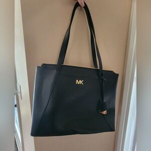 NWT $258 Michael KORS Maddie tote Bag